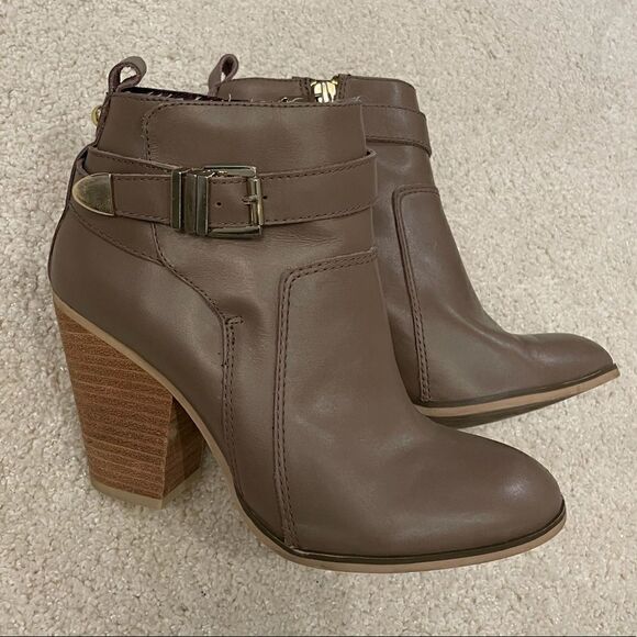 EUC Report Signature Taupe Osprey Booties Sz 8.5 - Picture 3 of 8